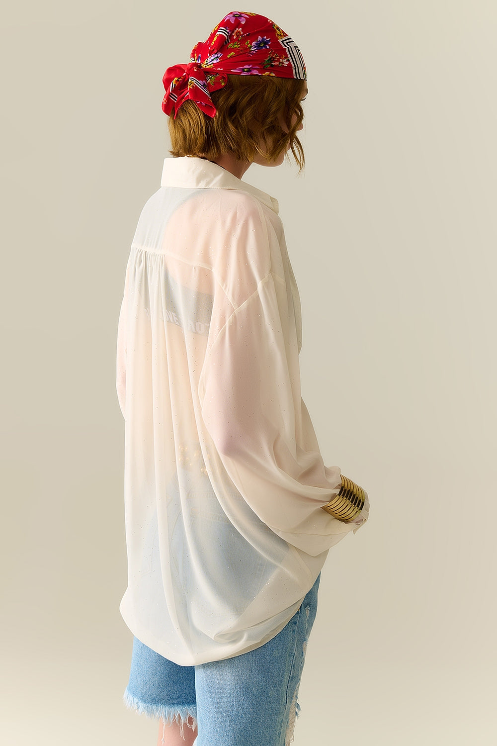 Blouse en chiffon beige doux avec détail pailleté
