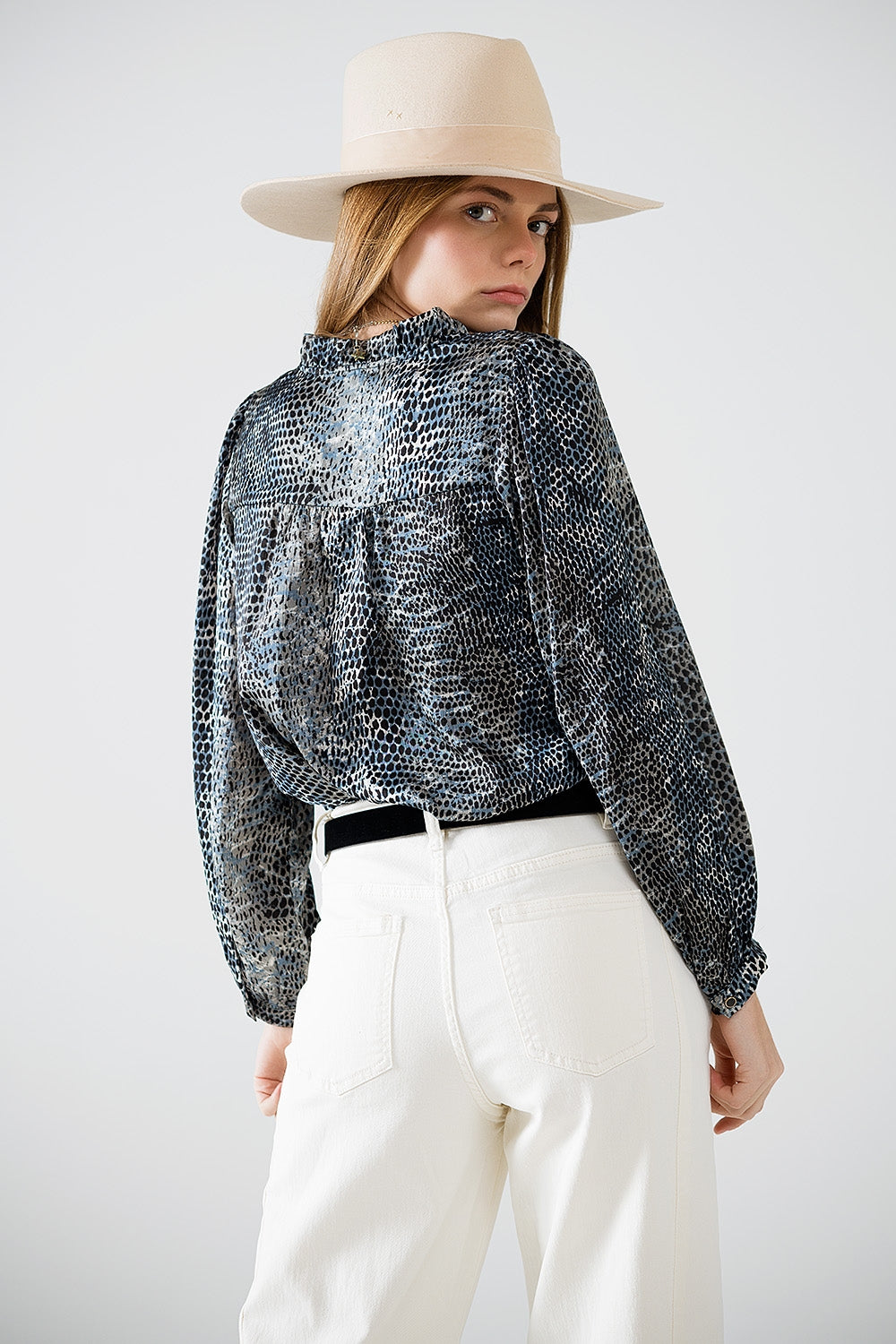 blouse en mousseline de soie imprimé léopard gris
