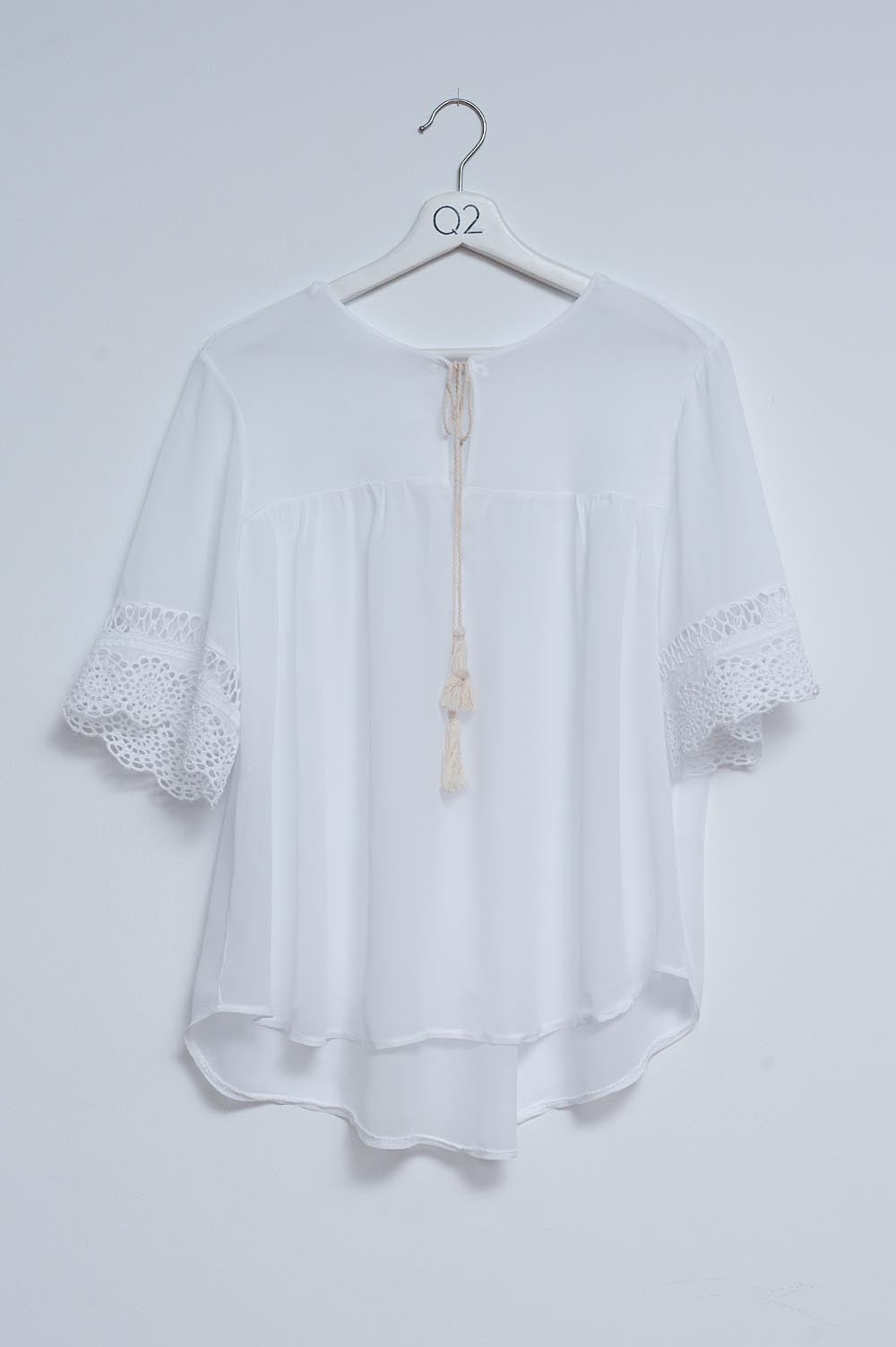 Q2 Blouse nouée sur le devant en broderie anglaise blanche