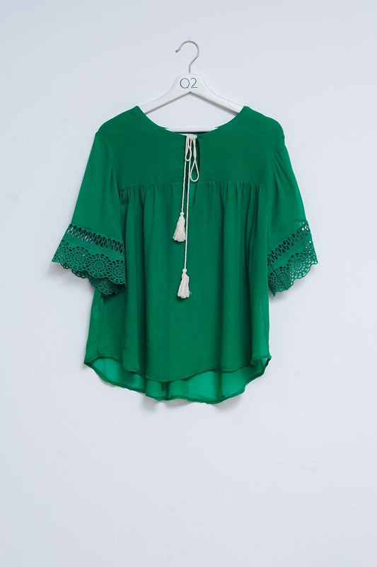 Q2 Blouse nouée sur le devant en broderie anglaise verte