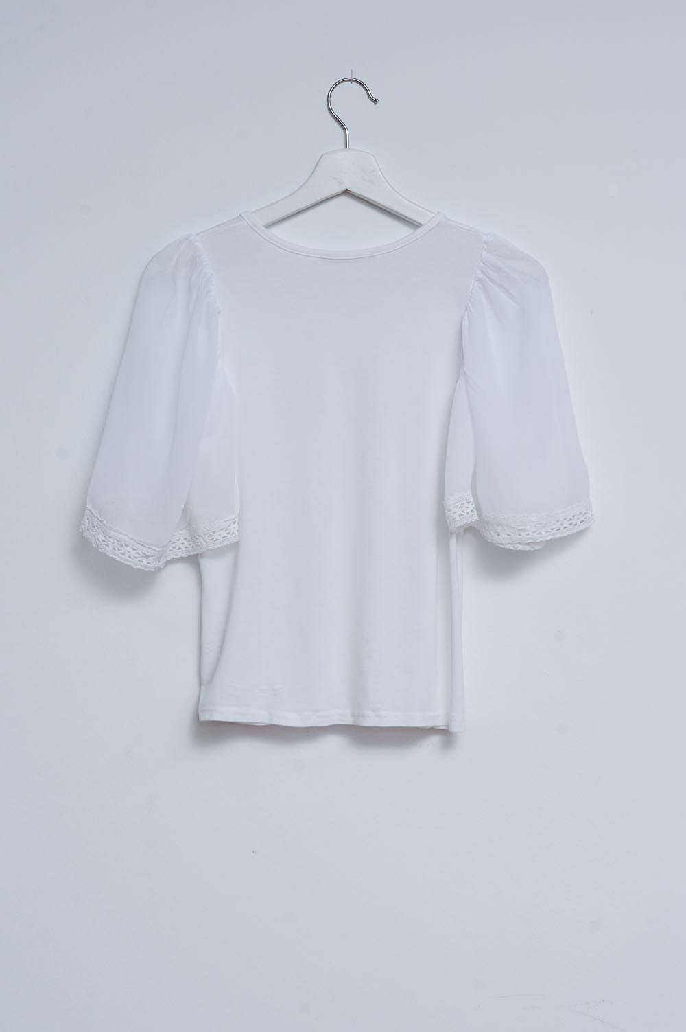 Blouse rétro à manches ange en blanc