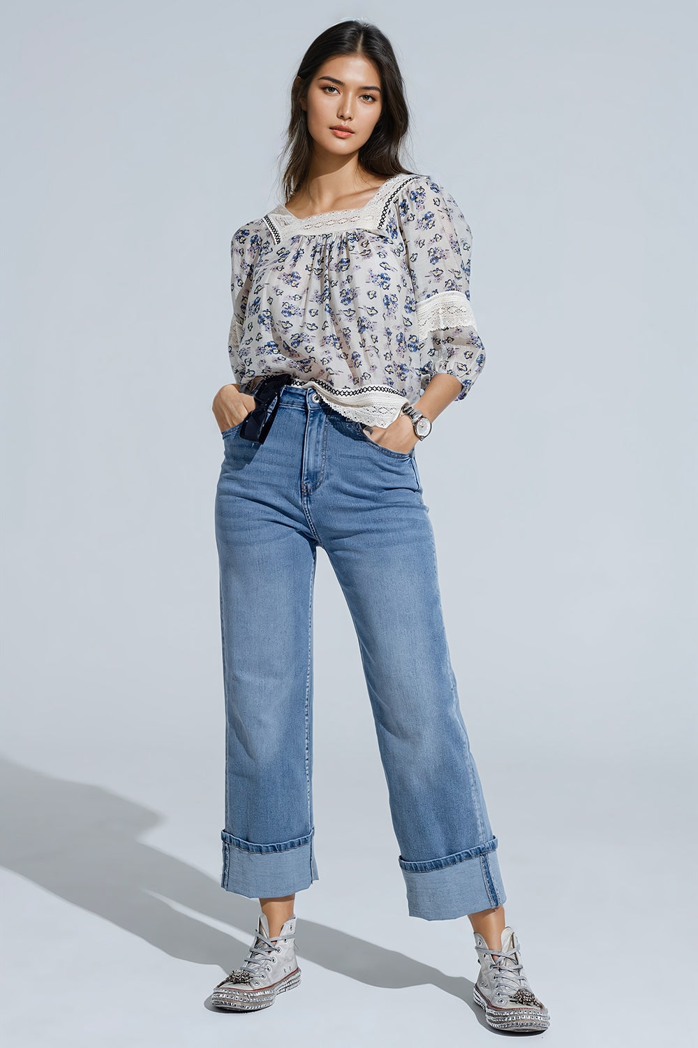 blouse romantique avec fleurs et dentelle