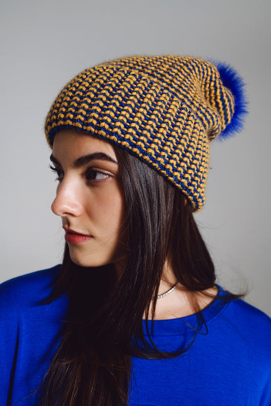 Q2 Bonnet tricoté avec pompon en bleu et jaune