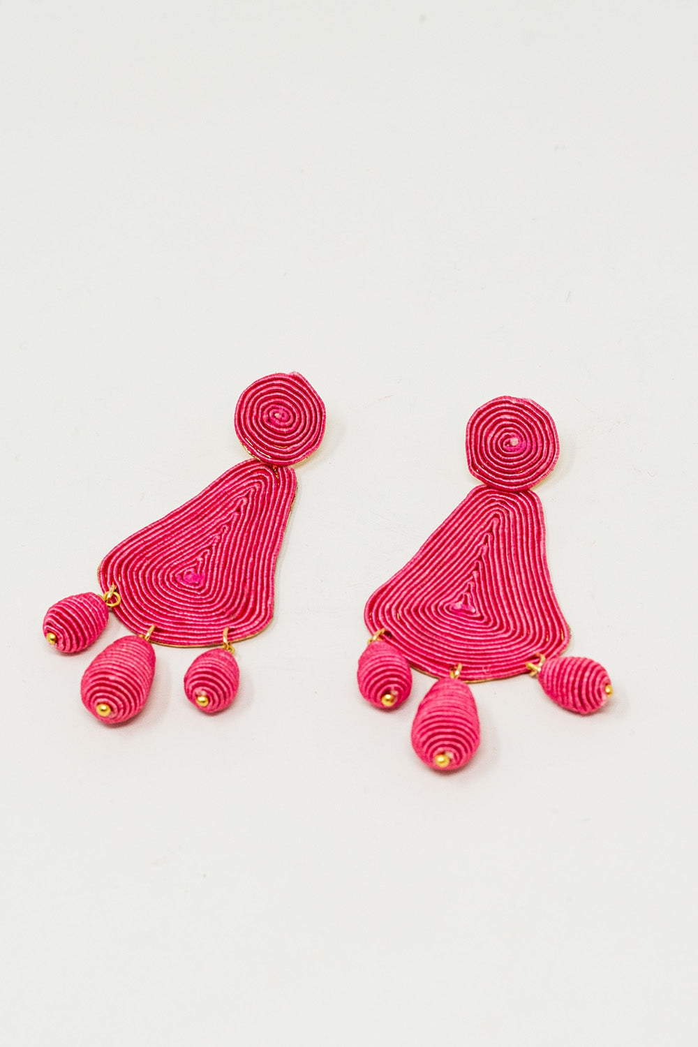 Boucles d'oreilles Rafia en goutte d'eau avec perles ovales en fuchsia