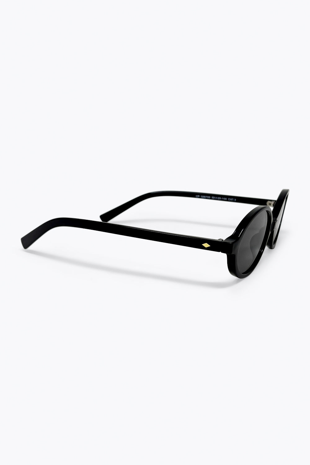 Cadre ovale noir finition brillante lunettes de soleil rétro slim