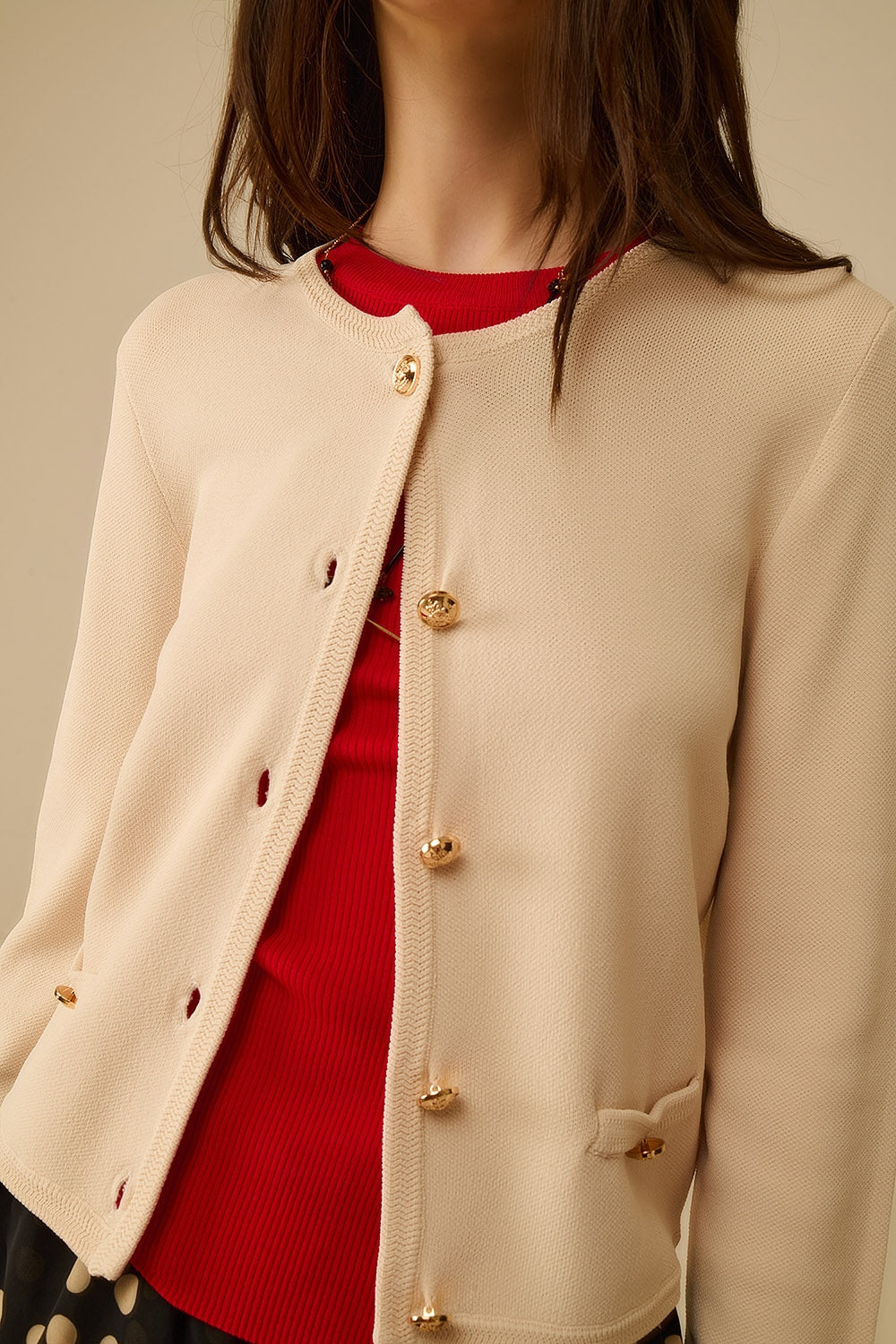 Cardigan beige avec boutons dorés