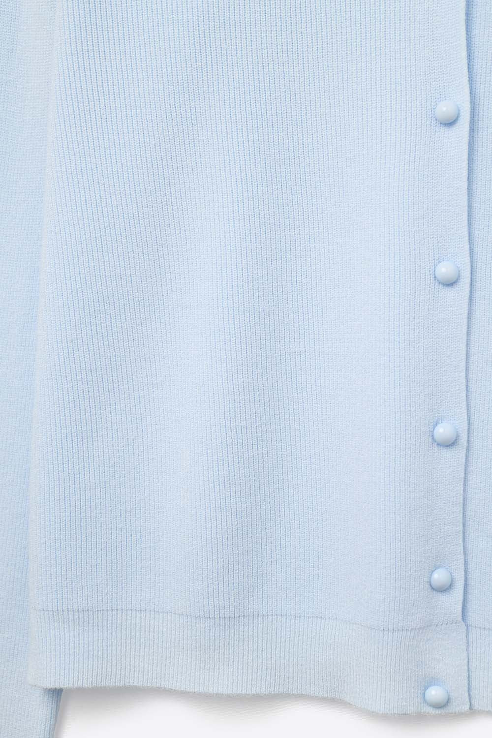 Cardigan bleu clair en maille côtelée avec boutons en nacre