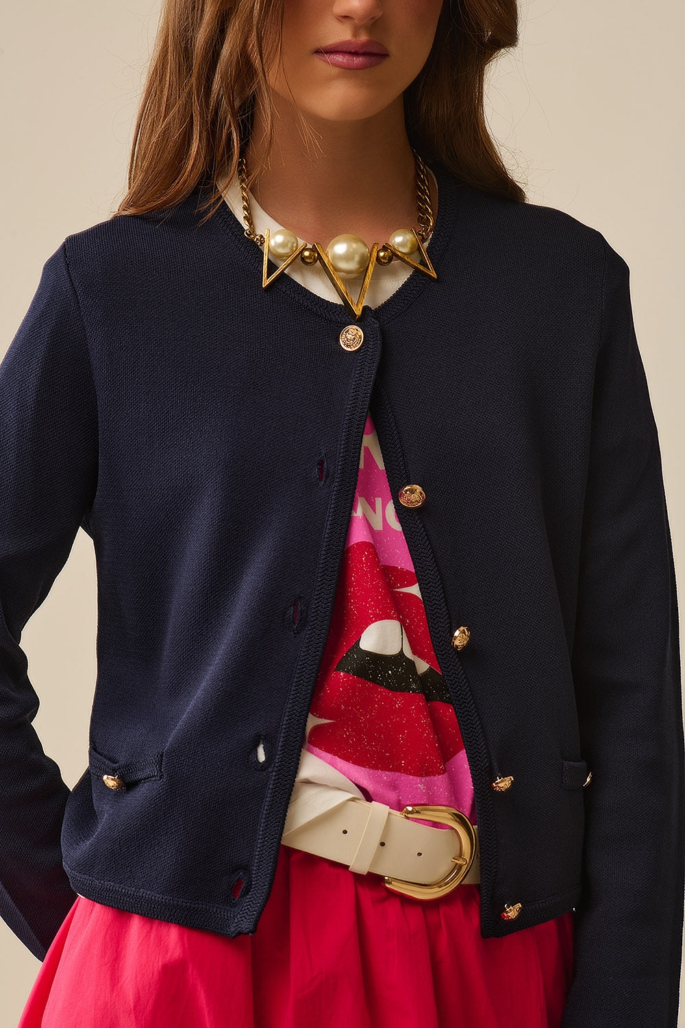 Cardigan bleu marine avec boutons dorés