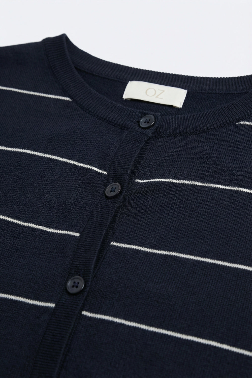 Cardigan boutonné à manches courtes en maille rayée bleu marine