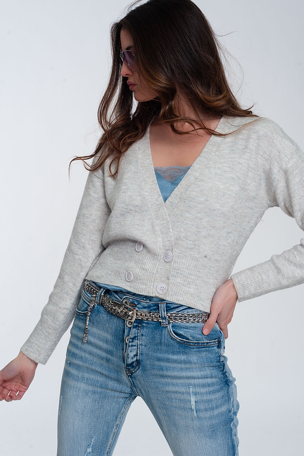 Q2 Cardigan court en maille avec boutonnage sur le devant gris clair