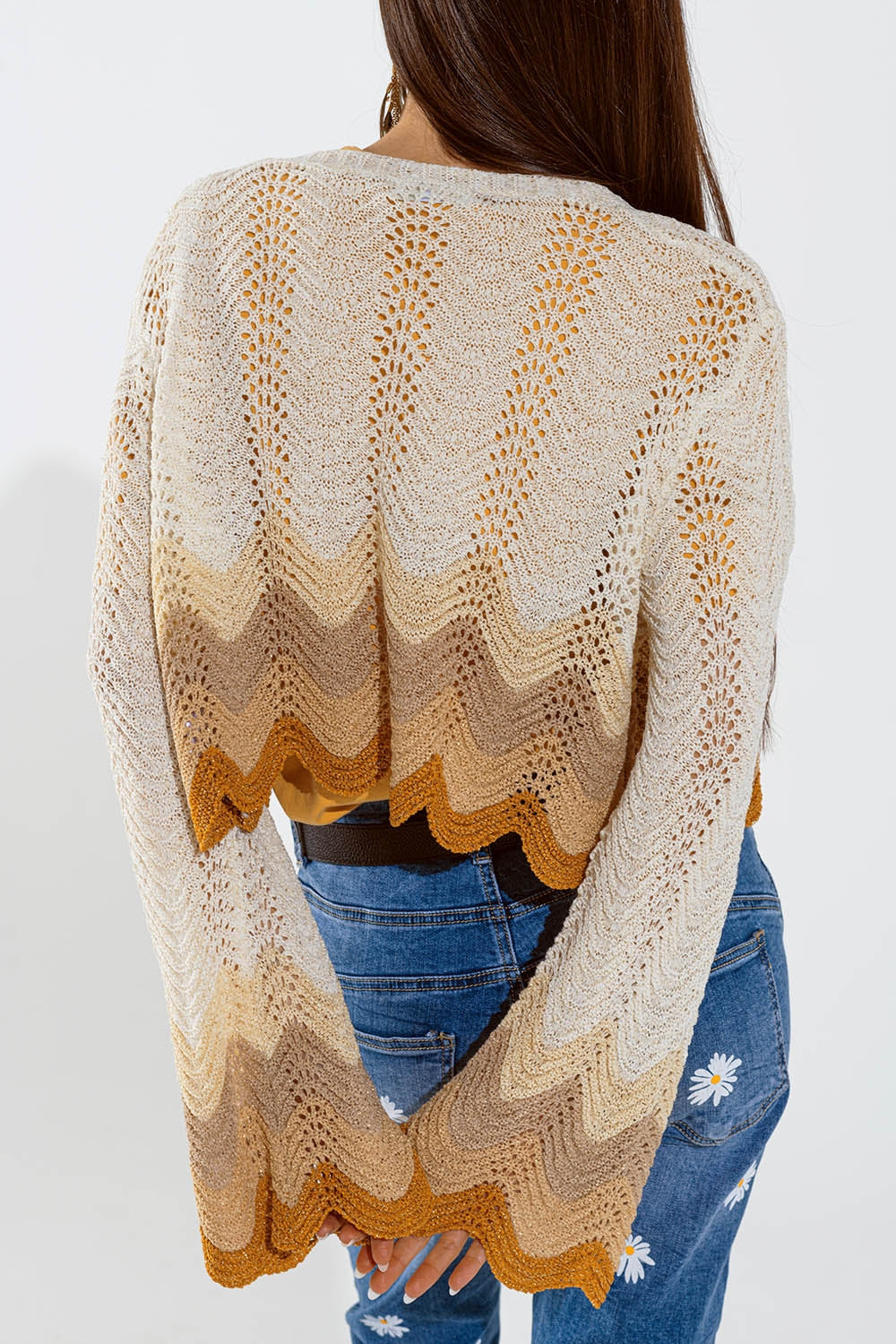 Cardigan court en maille avec manches d'ange et vagues multicouleures en beige
