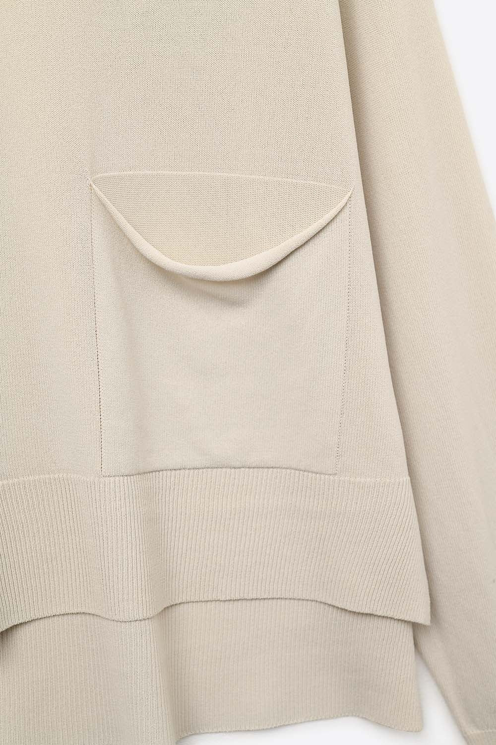 Cardigan en maille fine avec poches sur le devant en beige