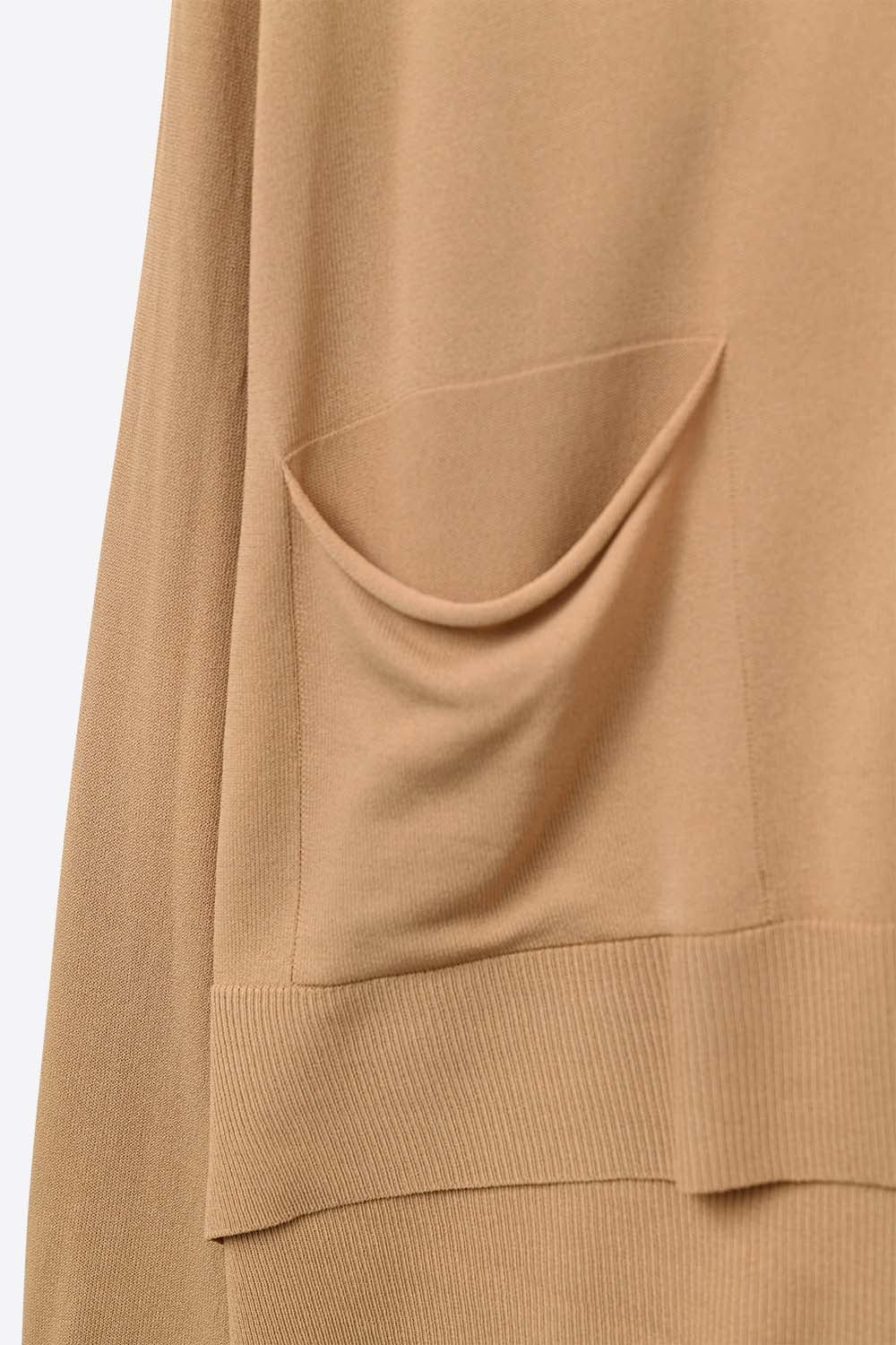 Cardigan en maille fine avec poches sur le devant en camel
