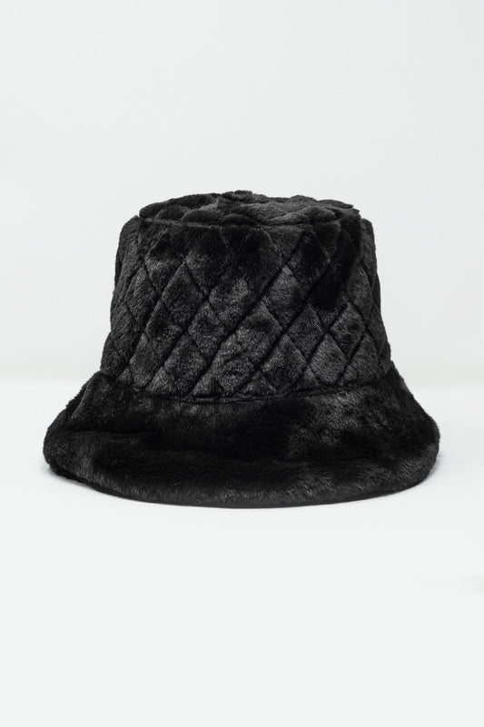 Q2 Chapeau Bucket matelassé en fausse fourrure noire