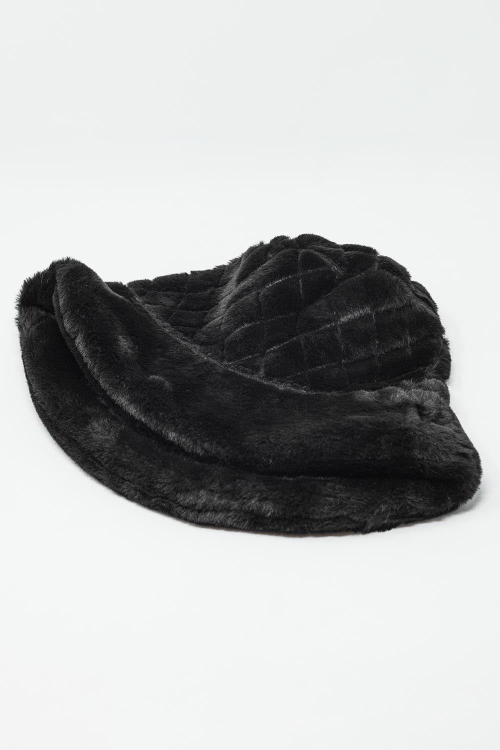 Chapeau Bucket matelassé en fausse fourrure noire