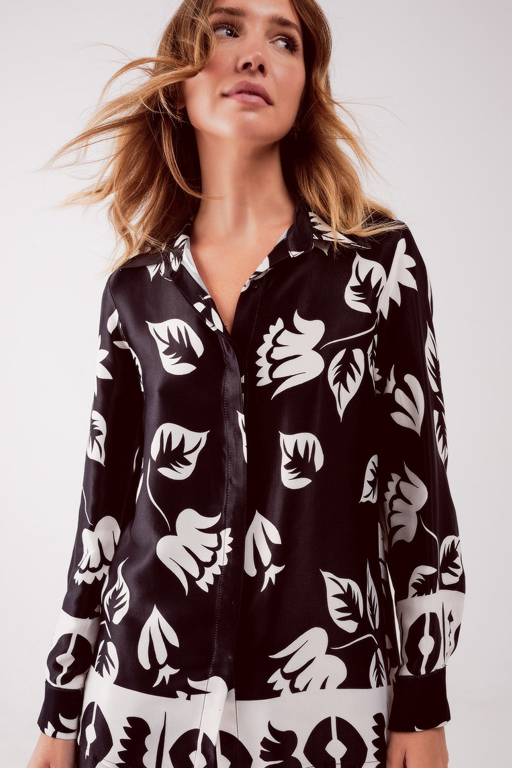 Q2 Chemise à imprimé floral noire