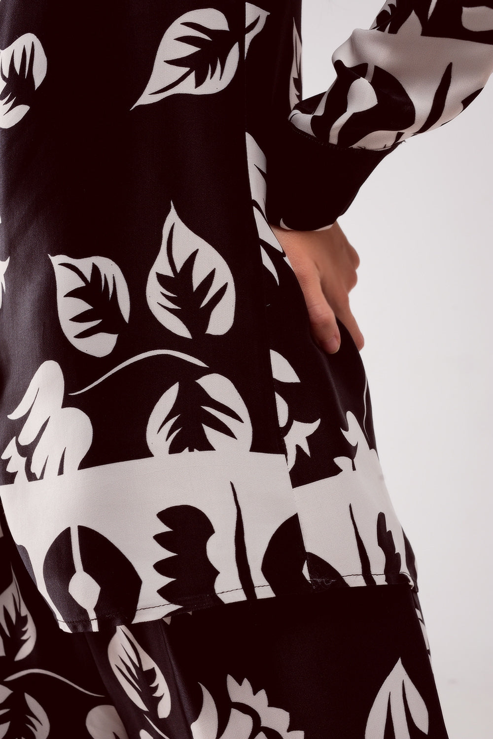 Chemise à imprimé floral noire