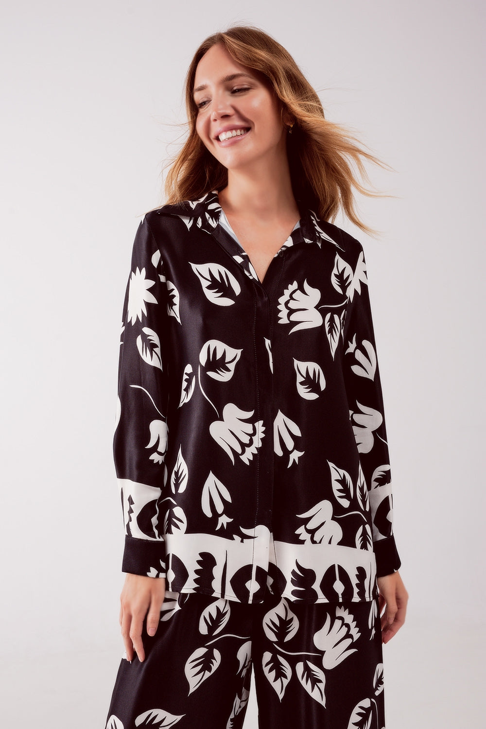Chemise à imprimé floral noire