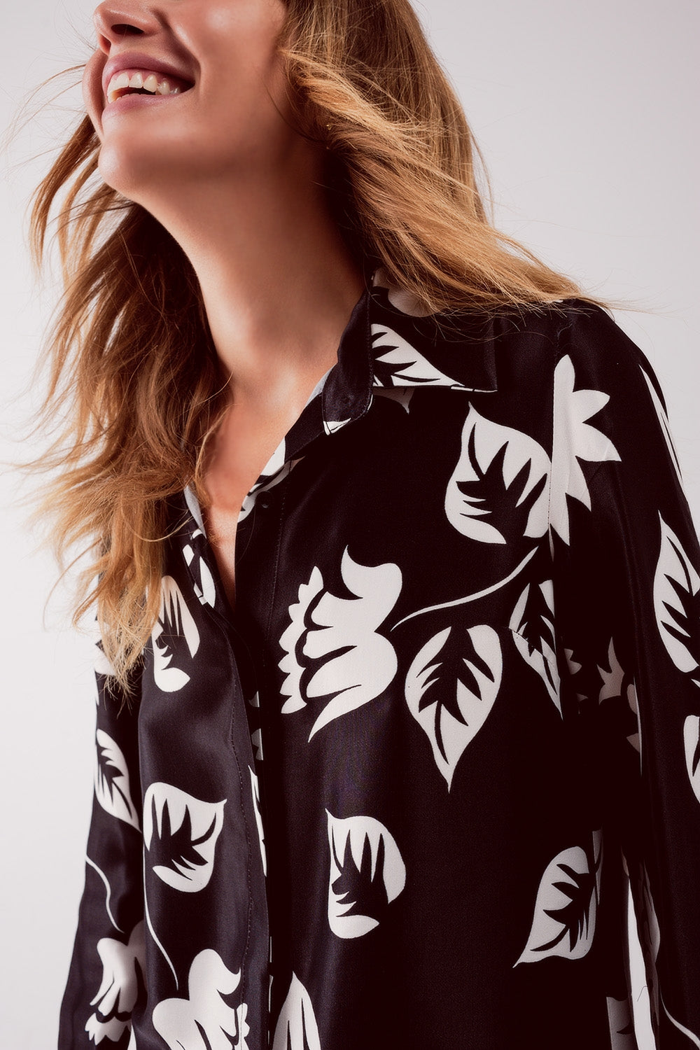Chemise à imprimé floral noire