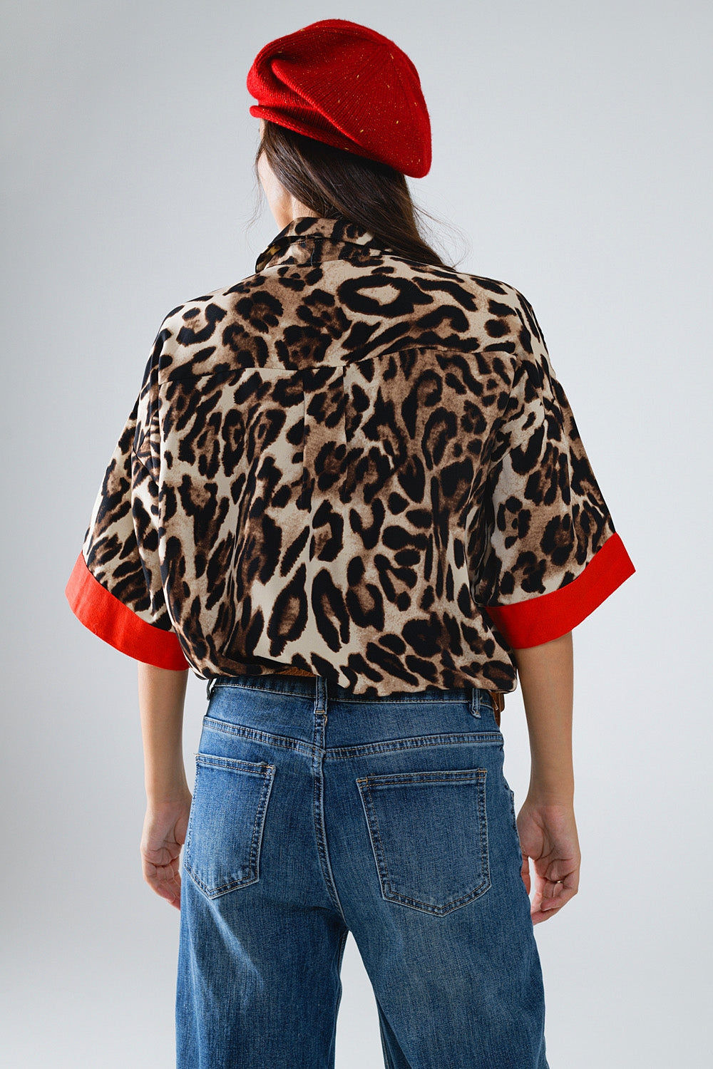 Chemise à manches 3/4 en léopard avec détails rouges