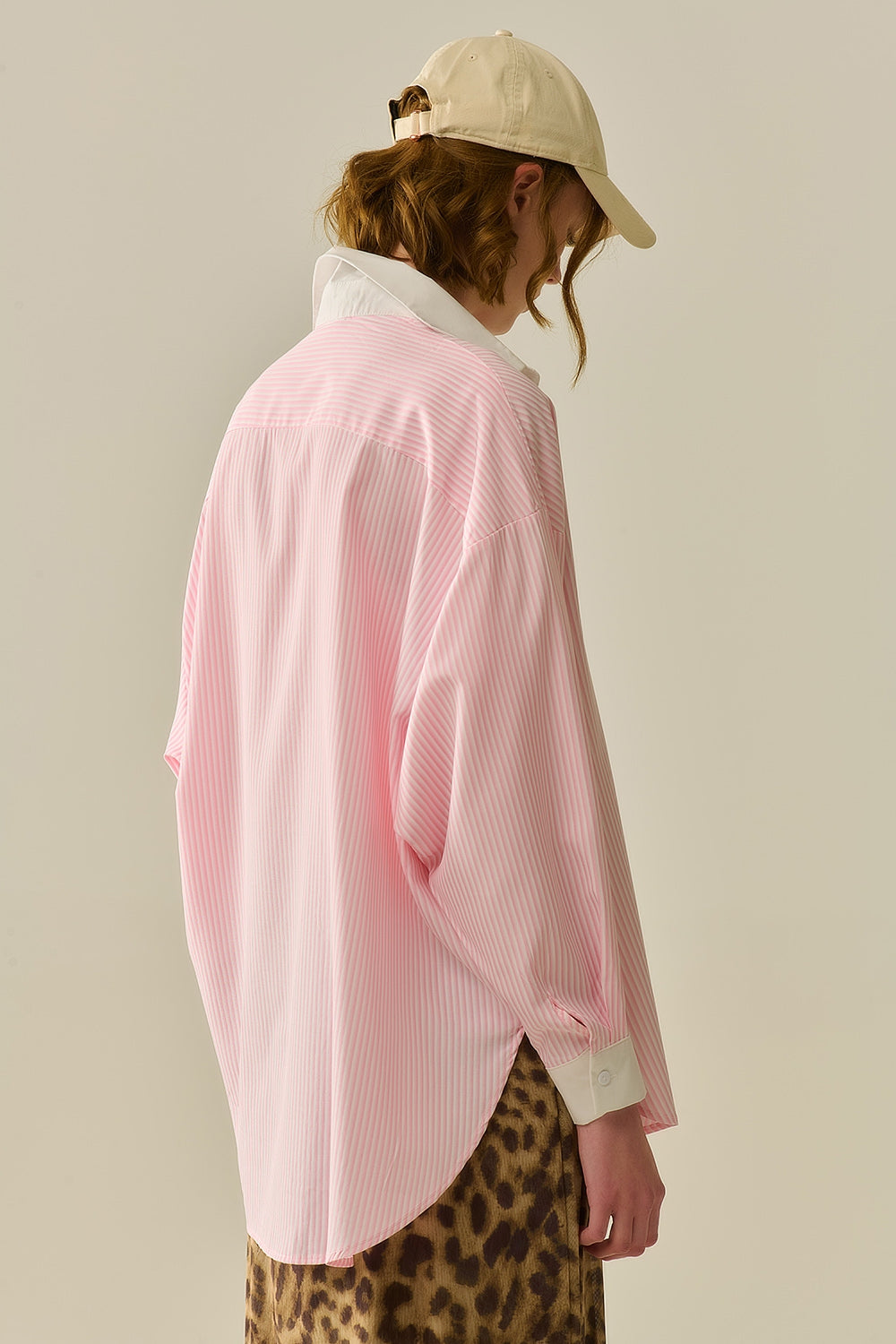 Chemise à rayures roses avec poche et col blanc