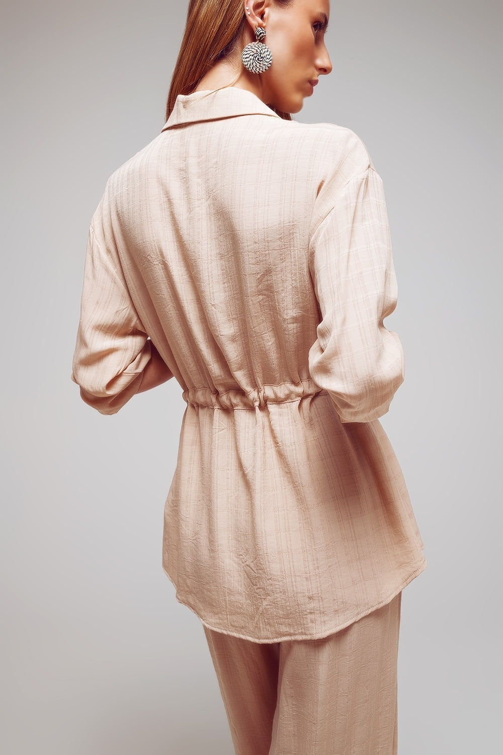 Chemise à taille nouée et à manches longues en beige