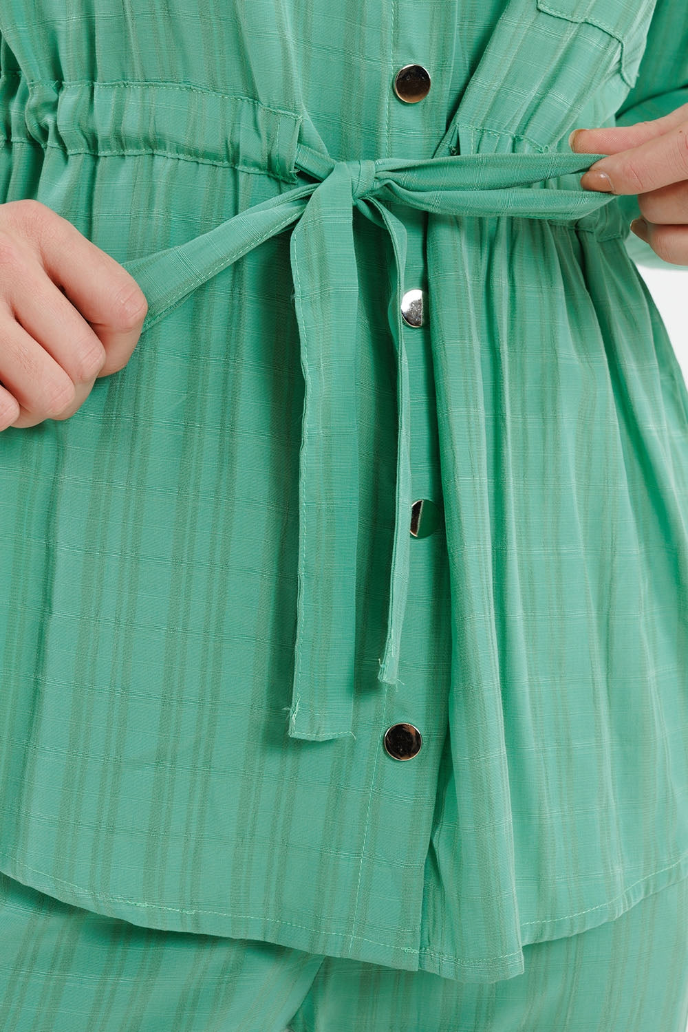Chemise à taille nouée et à manches longues en vert