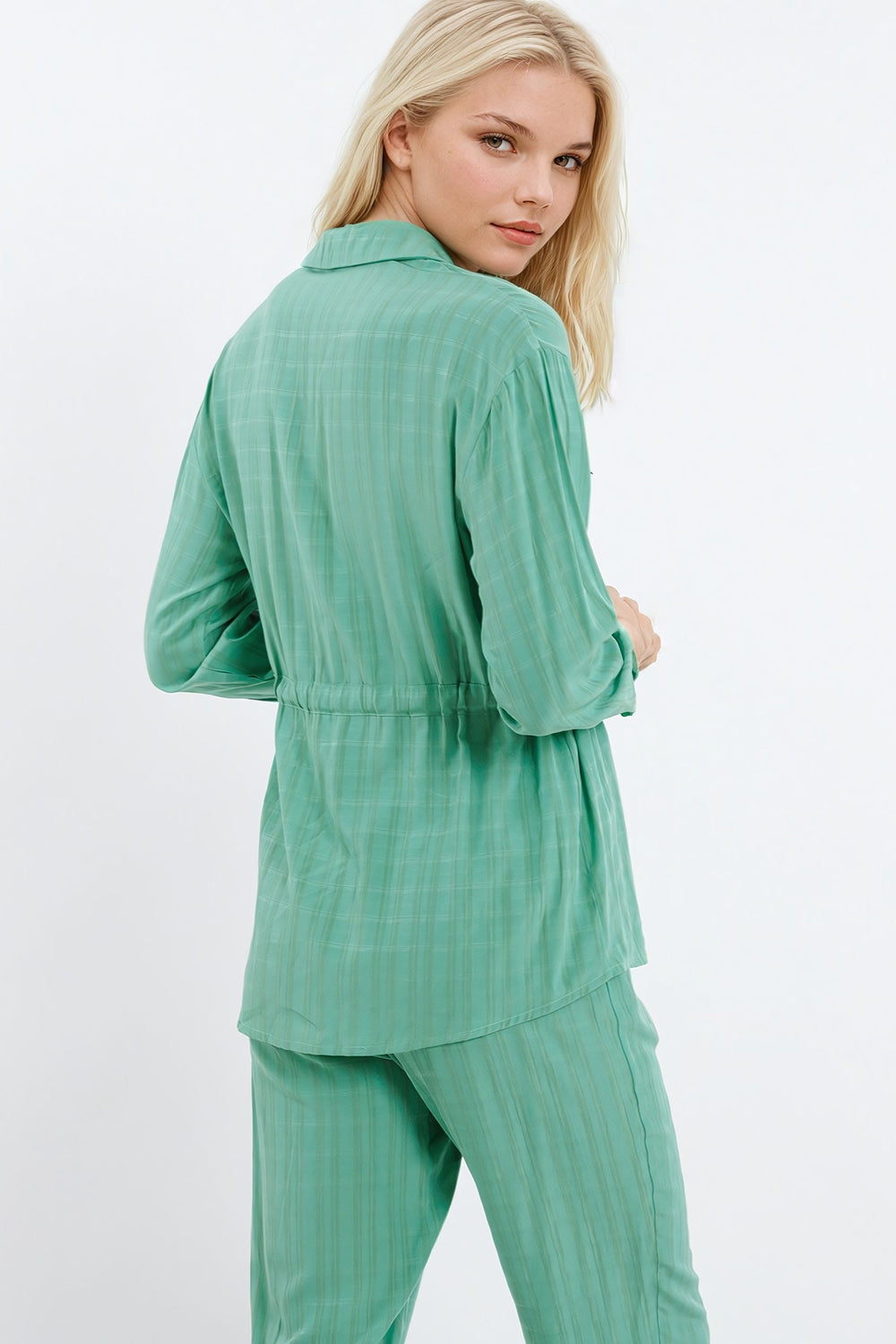 Chemise à taille nouée et à manches longues en vert