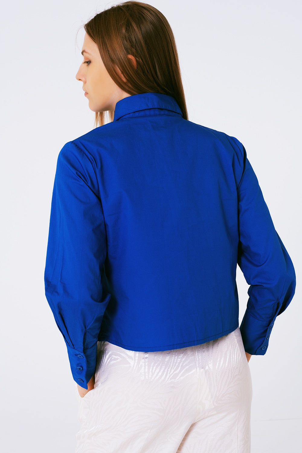 Chemise avec col à franges et strass en bleu