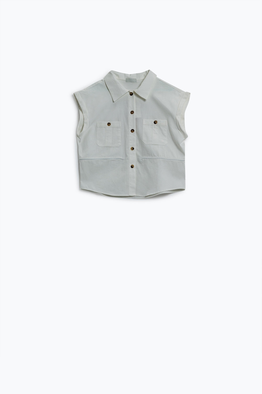 Chemise blanche boutonnée avec poches poitrine