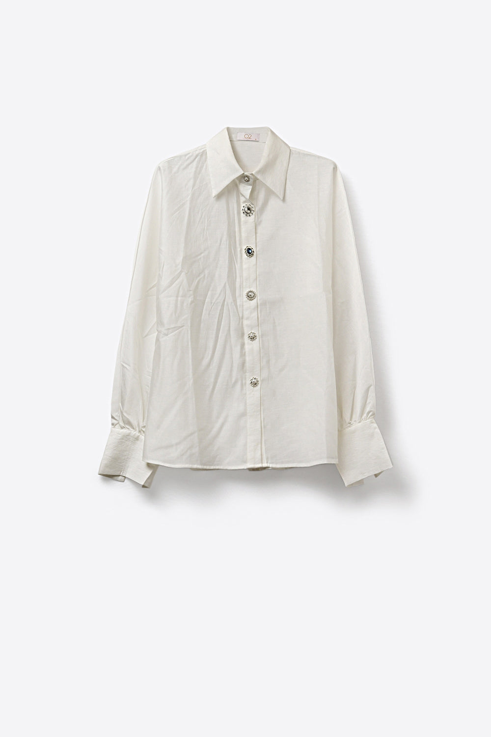Chemise blanche classique à boutons et poignets apparents