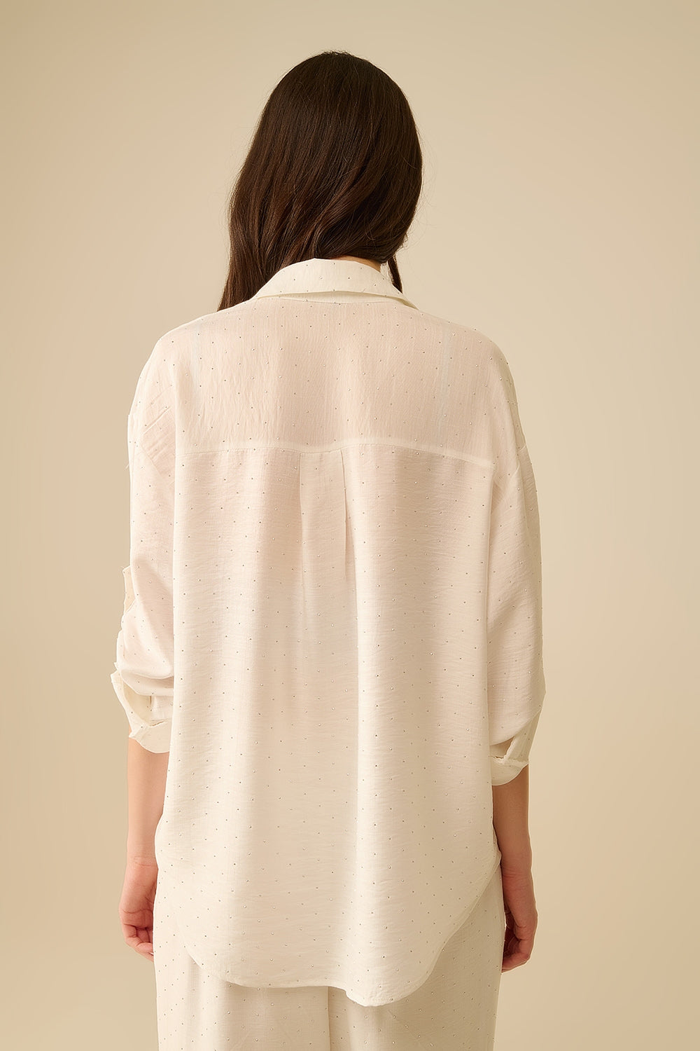 chemise blanche légère avec détails en strass