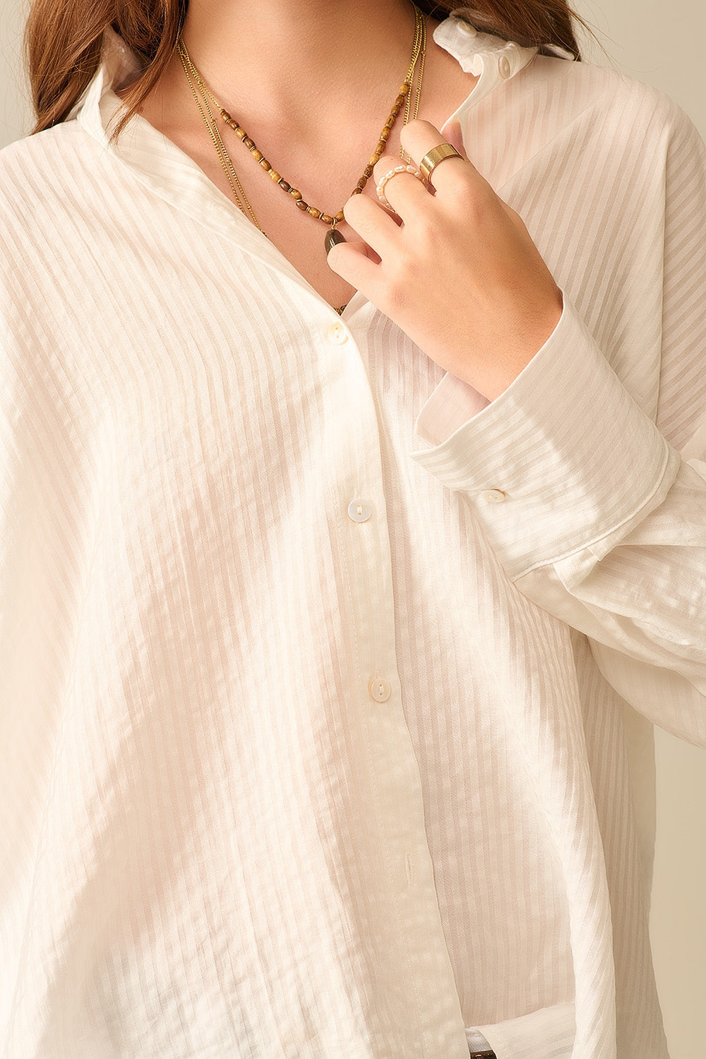 chemise blanche surdimensionnée avec nœud dans le dos