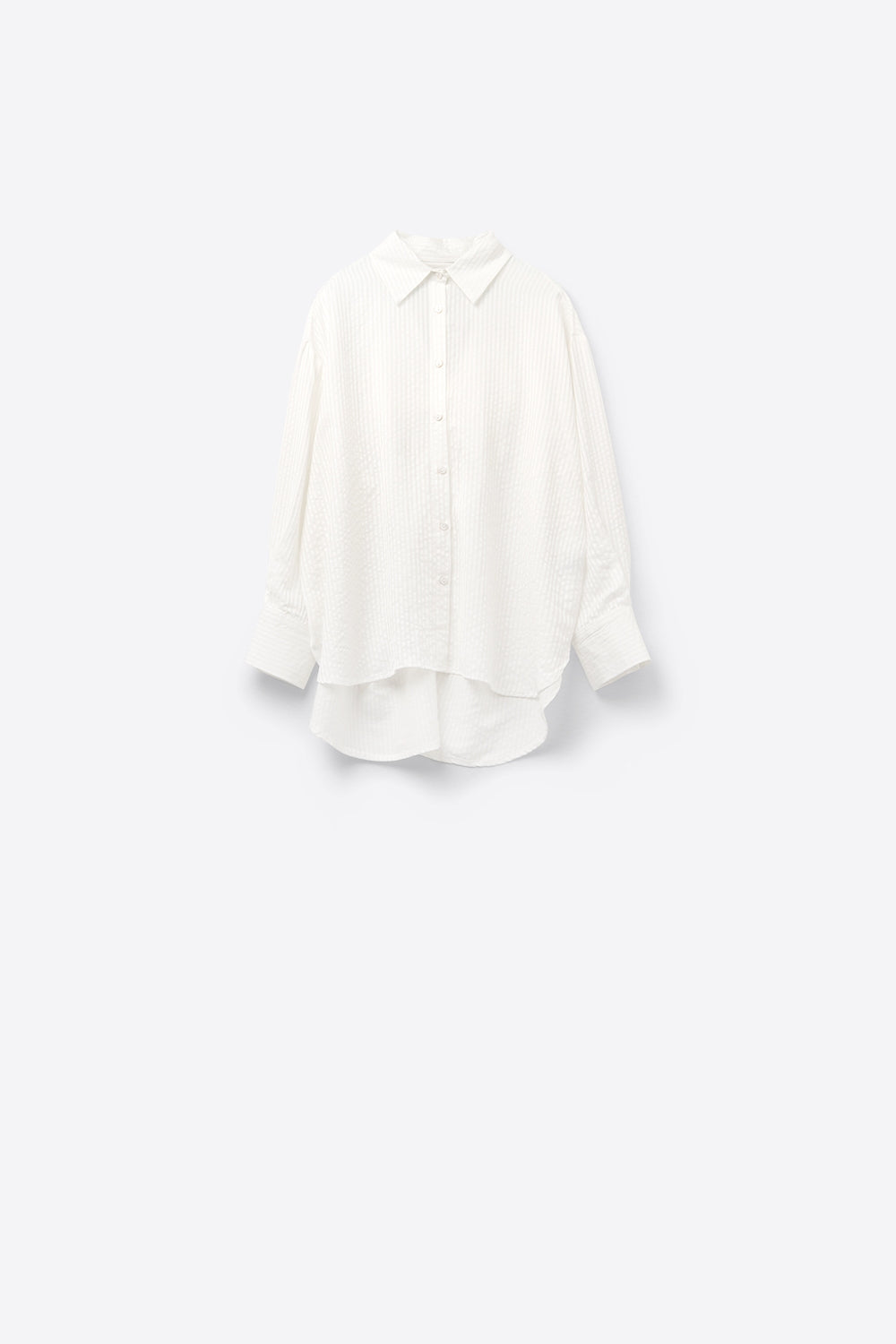 chemise blanche surdimensionnée avec nœud dans le dos