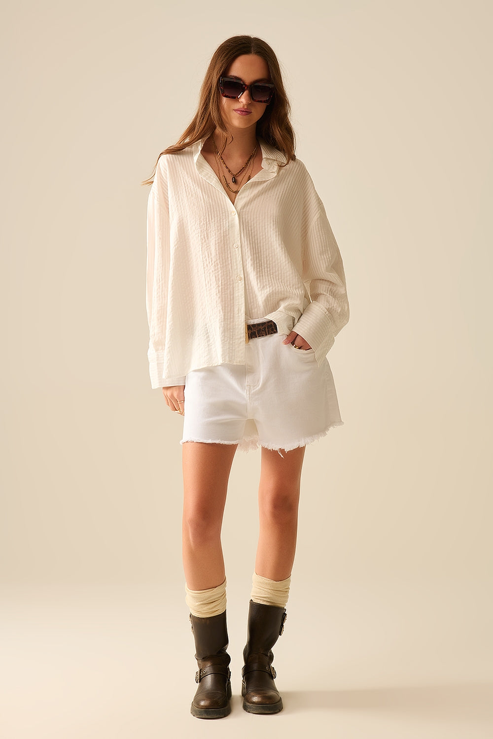 chemise blanche surdimensionnée avec nœud dans le dos