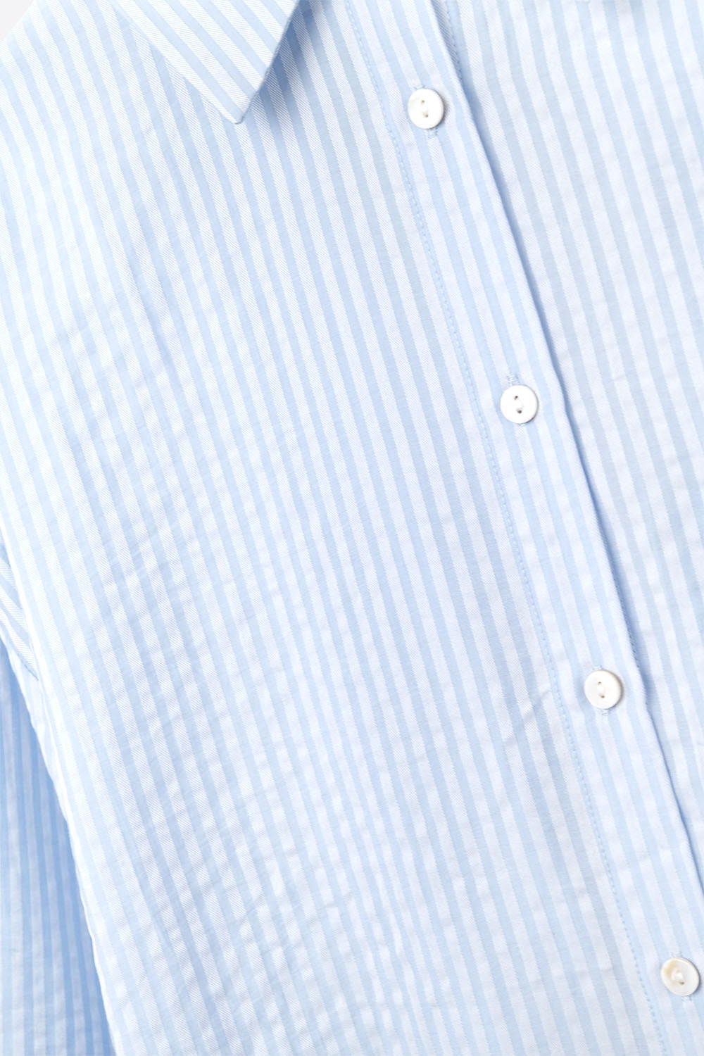 chemise bleu ciel surdimensionnée avec nœud dans le dos