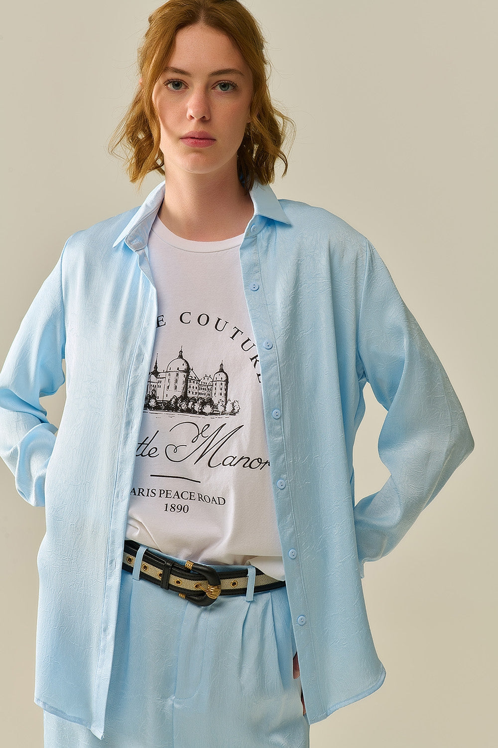 Q2 Chemise boutonnée bleue bébé en satin
