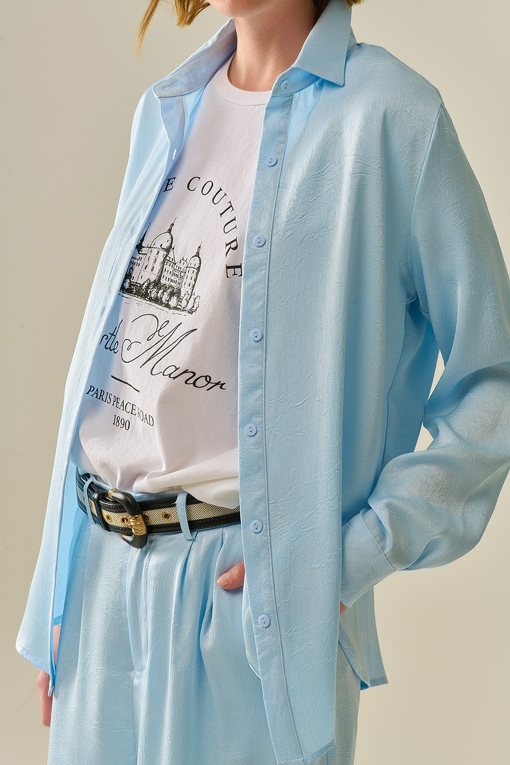 Chemise boutonnée bleue bébé en satin