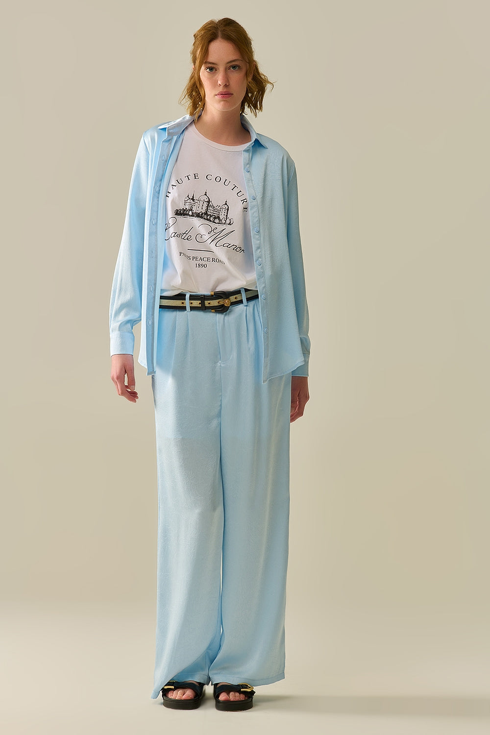 Chemise boutonnée bleue bébé en satin