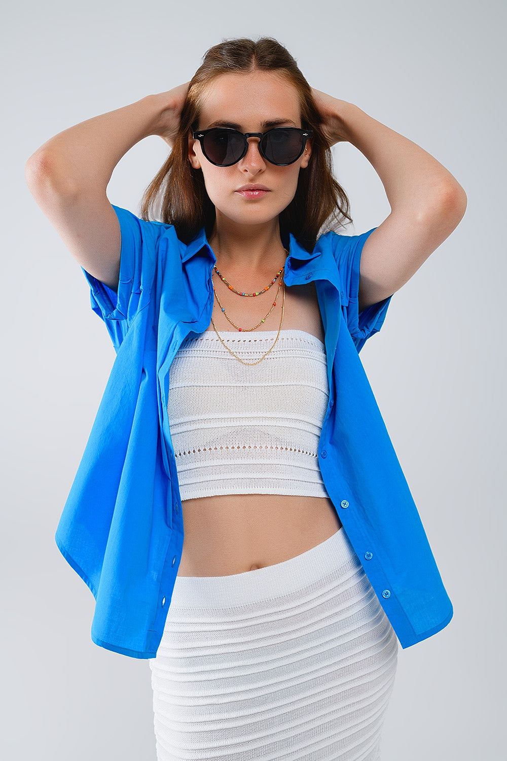 Chemise boutonnée décontractée à manches courtes en bleu