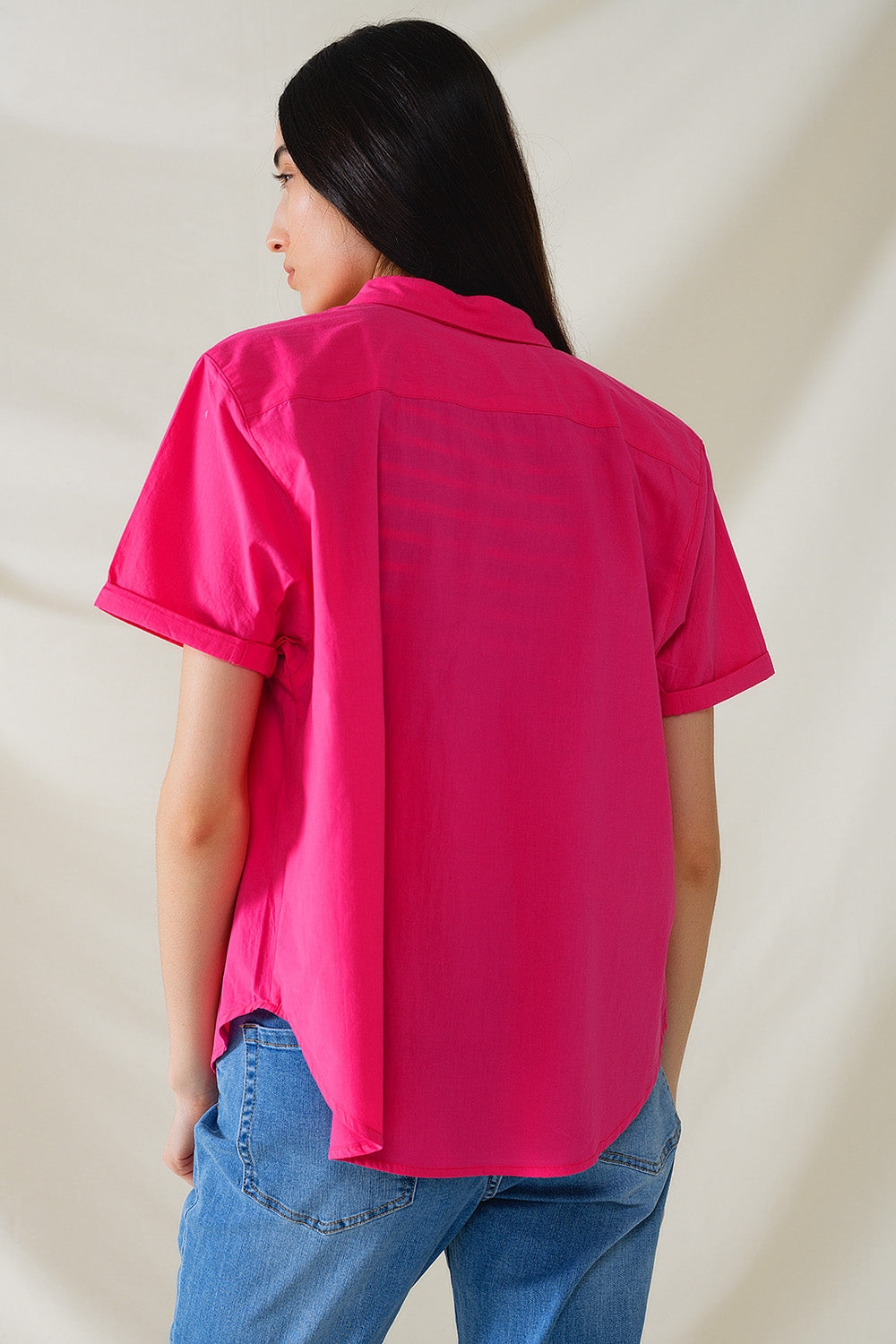 Chemise boutonnée décontractée à manches courtes en fuchsia