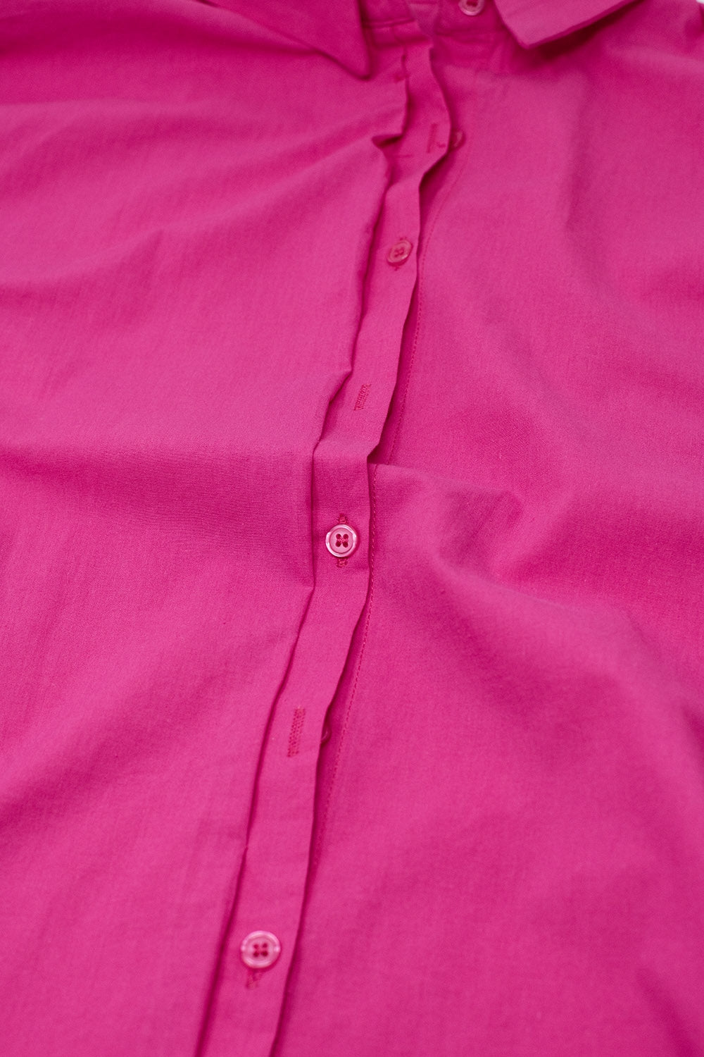 Chemise boutonnée décontractée à manches courtes en fuchsia