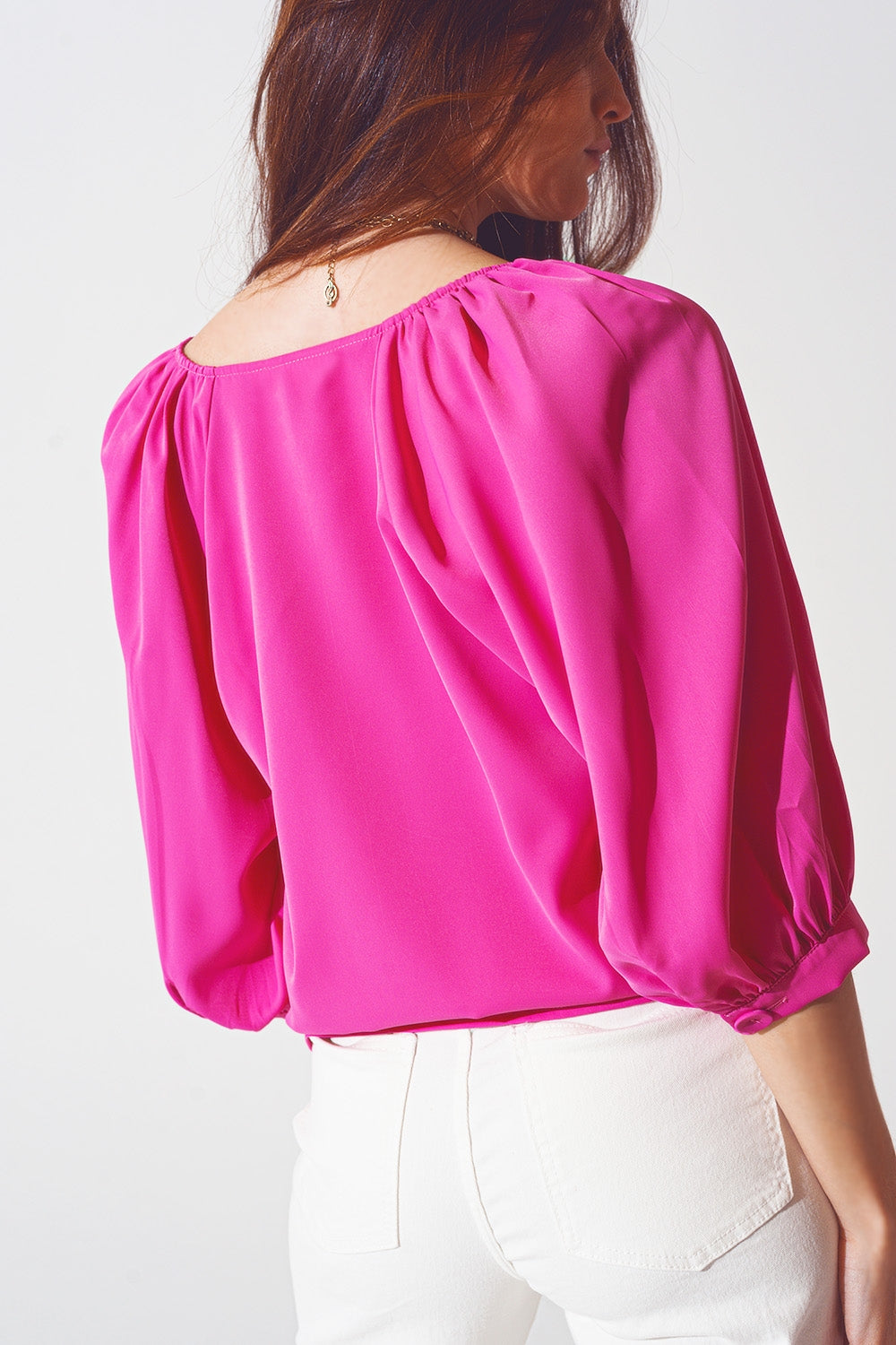 Chemise boutonnée sur le devant en satin fuchsia