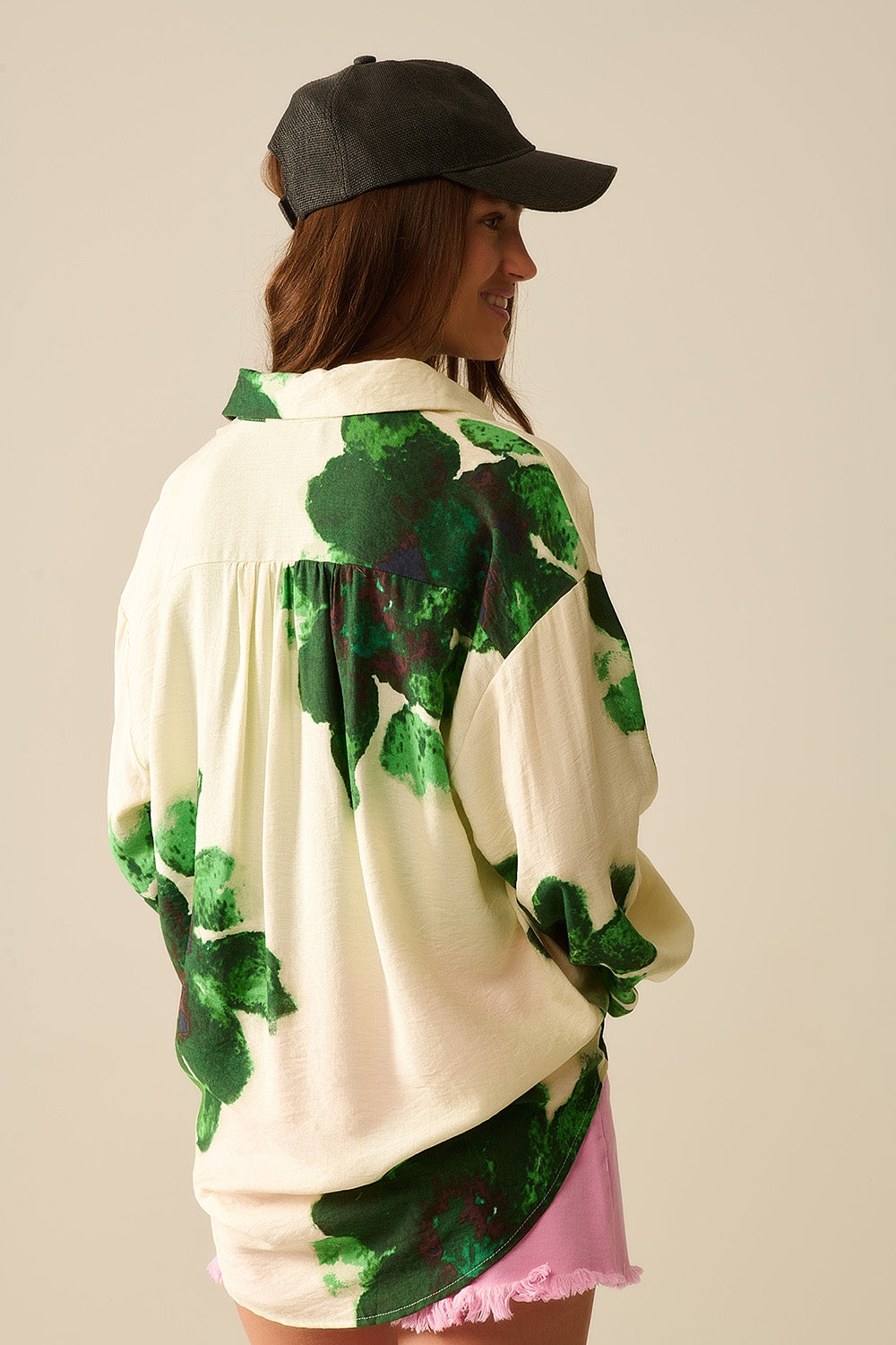 Chemise décontractée avec imprimé de grandes fleurs en vert