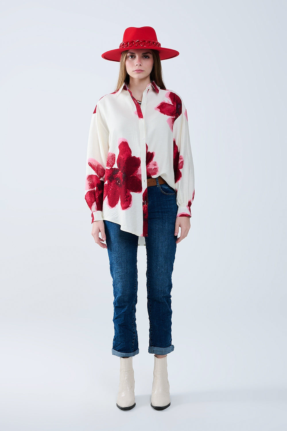 Chemise décontractée en beige avec imprimé de fleurs tropicales en rouge