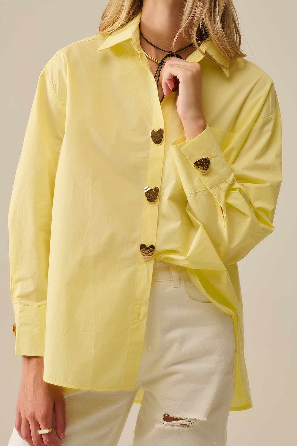 Chemise décontractée en popeline avec boutons en forme de cœur dorés en jaune