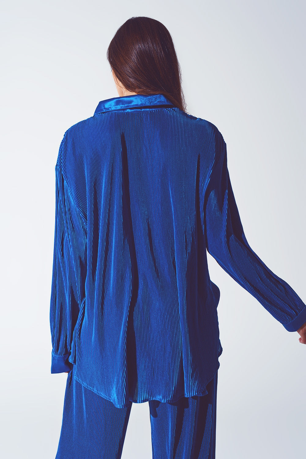Chemise décontractée en satin plissé en bleu