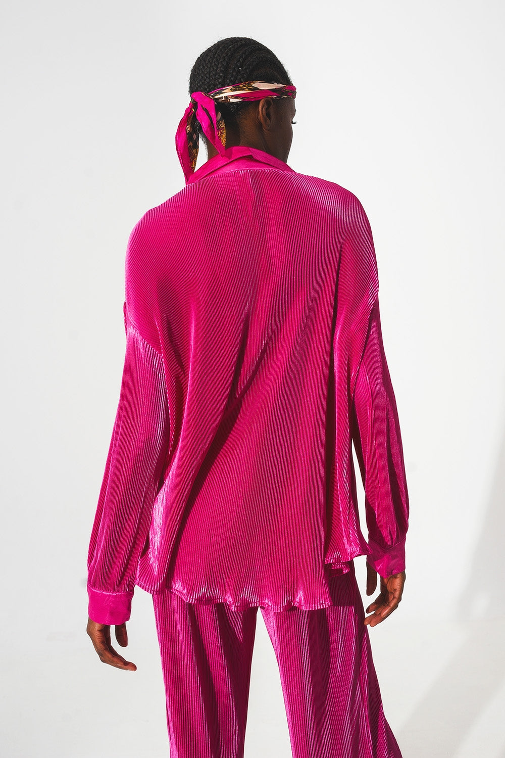 Chemise décontractée en satin plissé en fuchsia