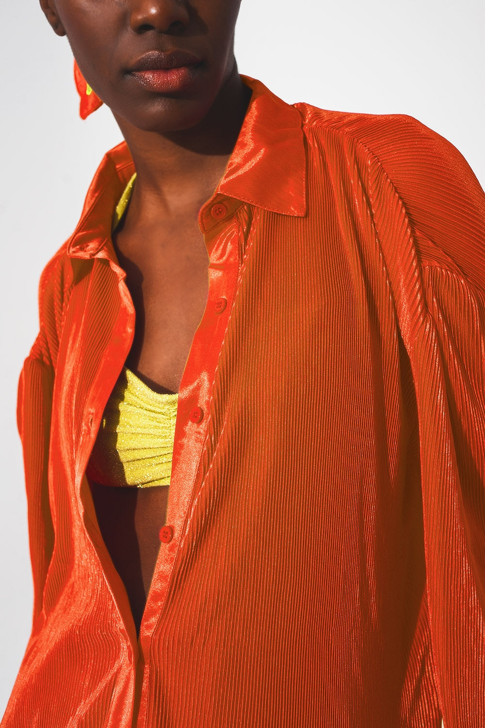 Chemise décontractée en satin plissé en orange