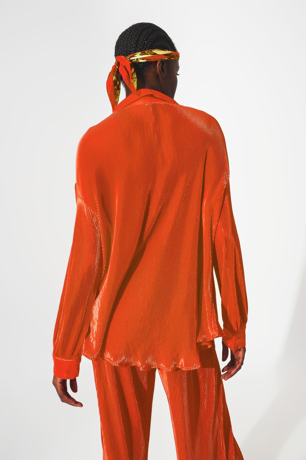 Chemise décontractée en satin plissé en orange